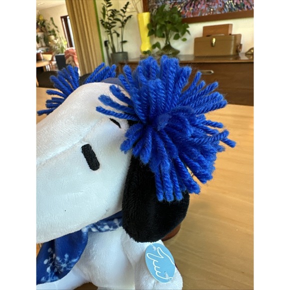 Snoopy Peanuts Christmas Musical Plush 2018 CVS Snoopy Plays Linus And Lucy - Picture 5 of 10